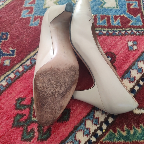 Vintage Ferragamo pumps, cream, made in Italy, size 10B, leather - Picture 9 of 12
